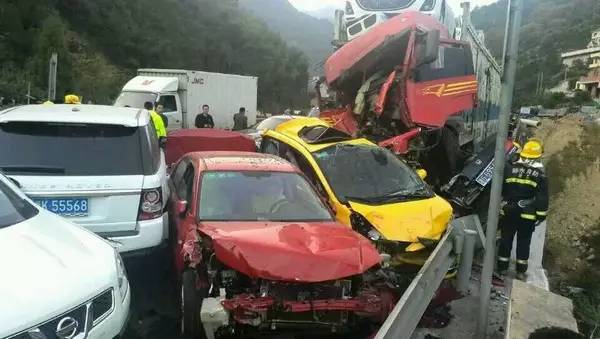 494949最快開獎白小姐,山西兩貨車追尾爆出一團火球